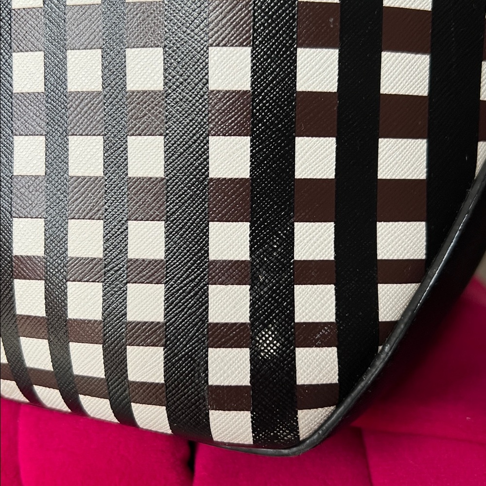 Henri Bendel Tote-EUC - Picture 6 of 15